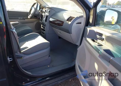 2010 Chrysler Town & Country New Lx from USA, damaged, VIN 2A4RR2D19AR456396